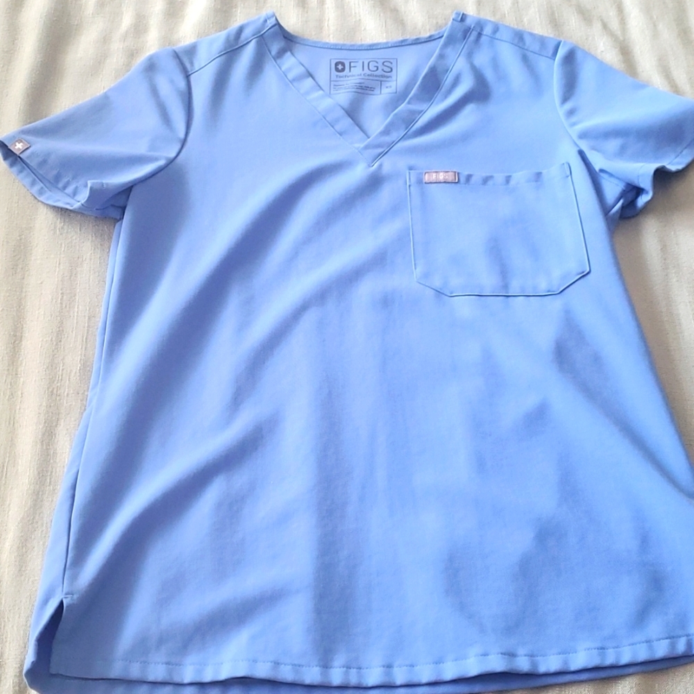 Figs 1-pocket scrub top in ceil blue